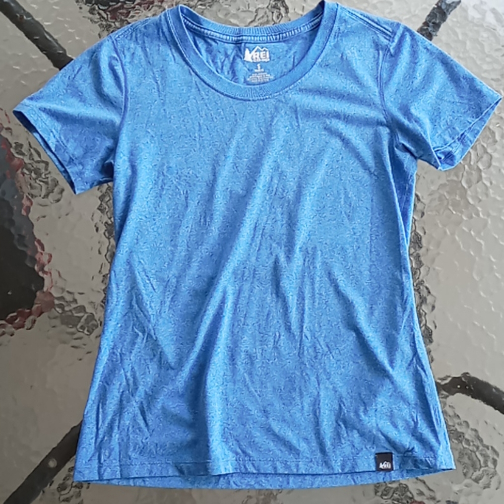 REI Light Blue Crew Neck Athletic T-shirt
